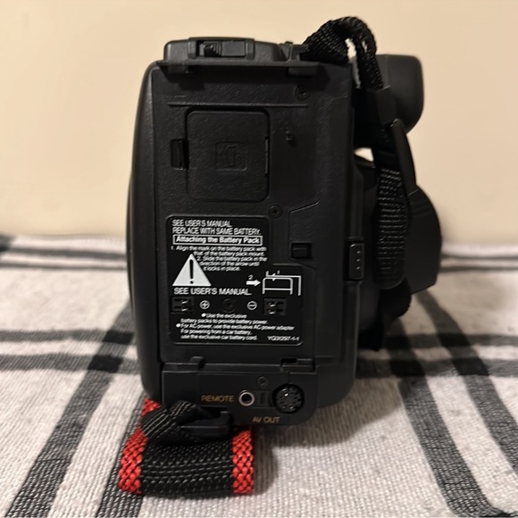 Vintage JVC Compact VHS Camcorder & Accessories - Picture 8 of 14